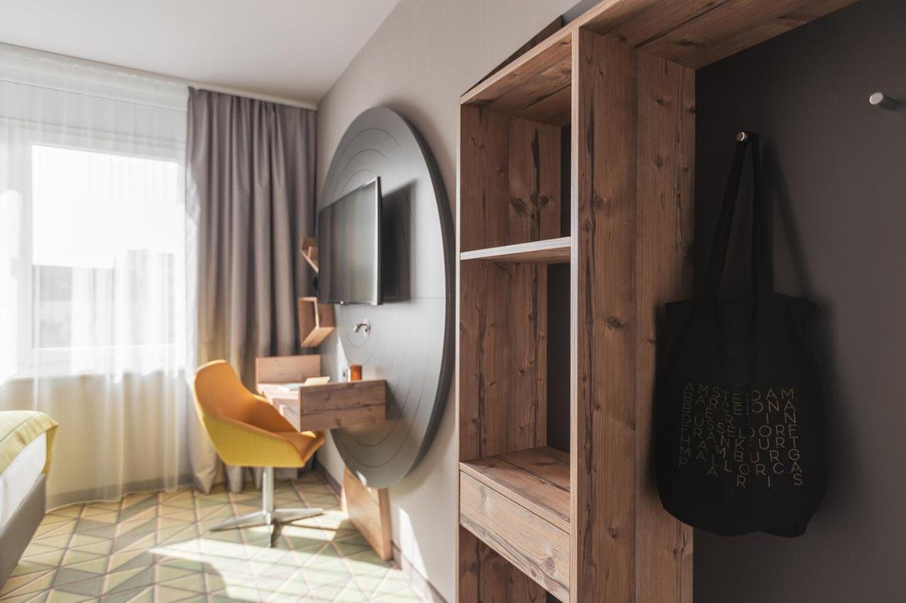 Holiday Inn - The Niu, Mill Cologne Muelheim, An Ihg Hotel ภายนอก รูปภาพ