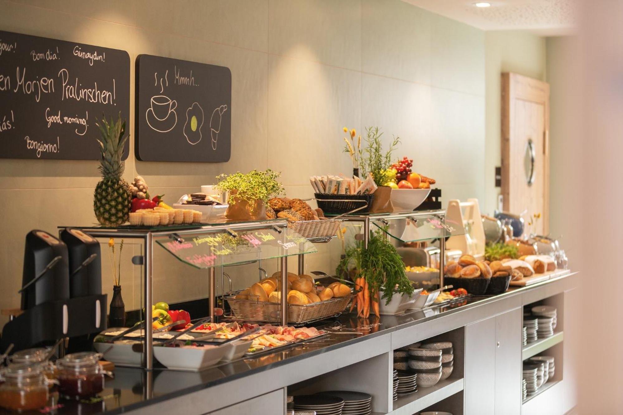 Holiday Inn - The Niu, Mill Cologne Muelheim, An Ihg Hotel ภายนอก รูปภาพ