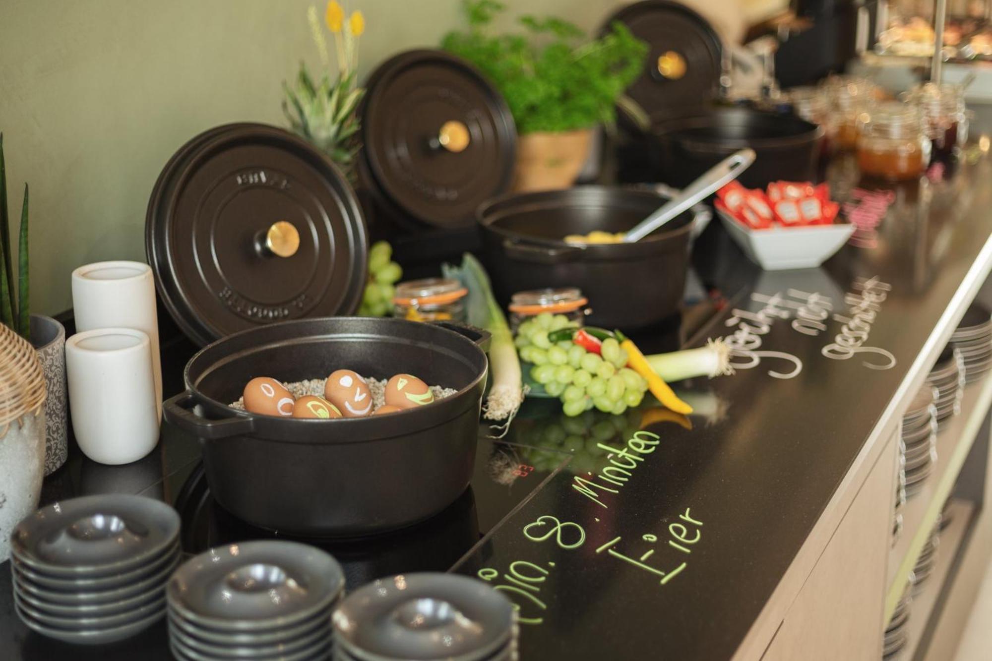 Holiday Inn - The Niu, Mill Cologne Muelheim, An Ihg Hotel ภายนอก รูปภาพ