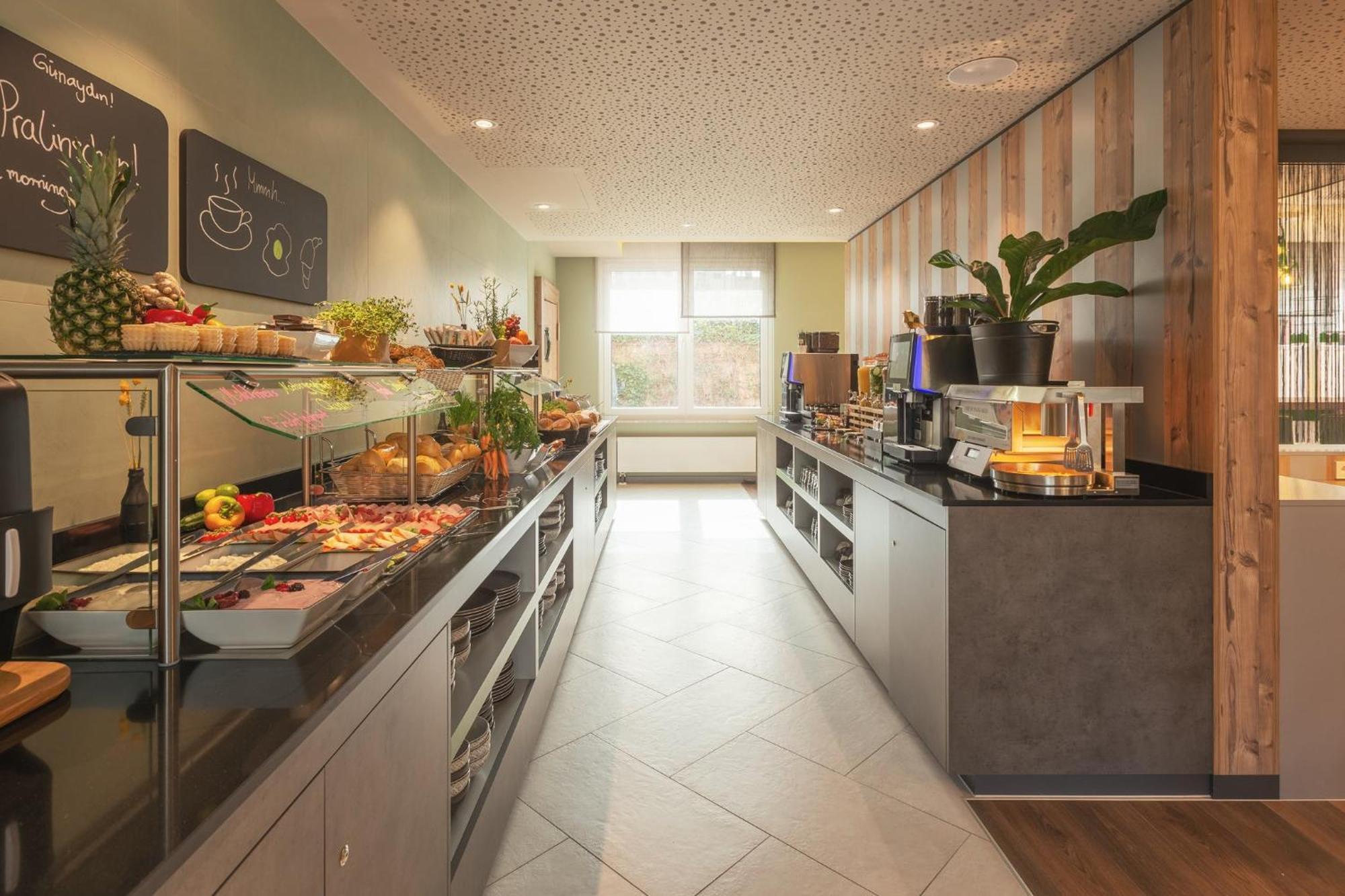 Holiday Inn - The Niu, Mill Cologne Muelheim, An Ihg Hotel ภายนอก รูปภาพ